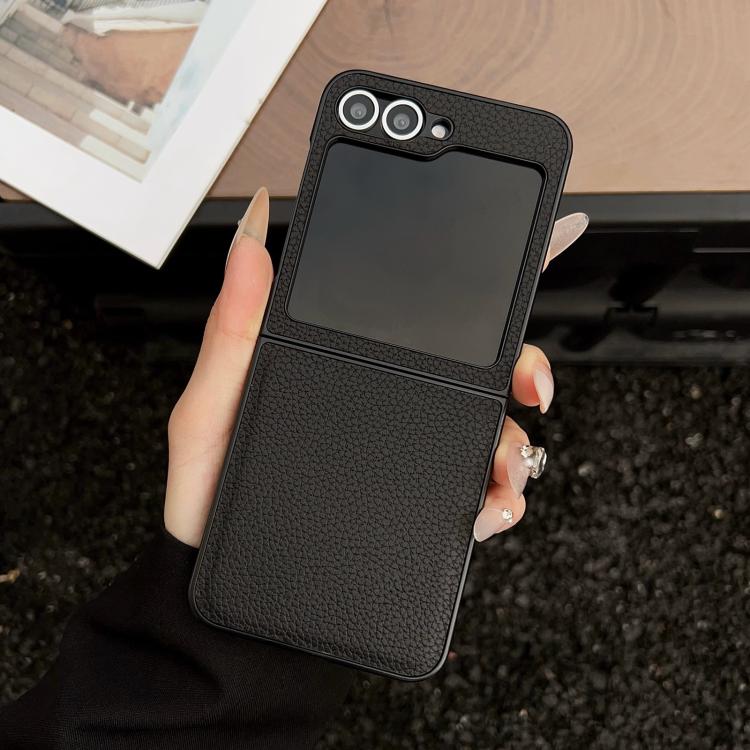 Funda trasera plegable con textura de lichi para Samsung Galaxy Z Flip6 (negra)