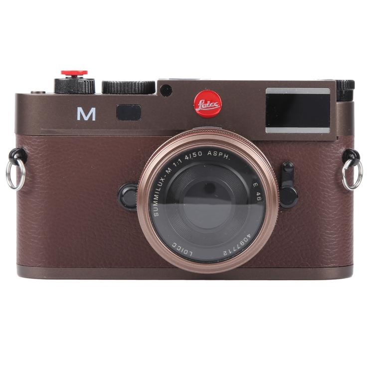 Accesorios de estudio fotográfico para la cámara ficticia Leica M11 (no funcional) (café)