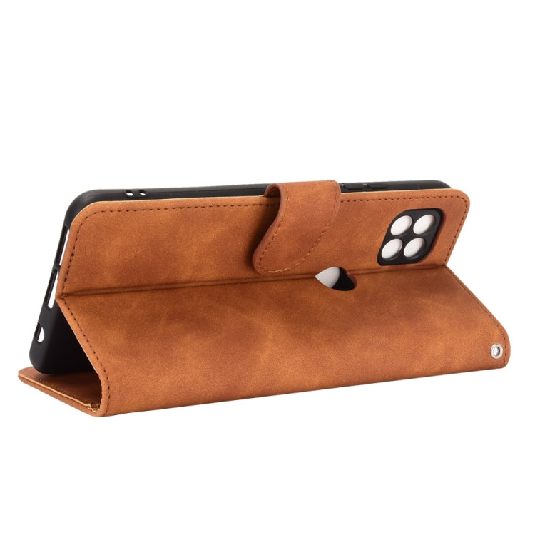 Para Motorola Moto G 5G, color sólido, tacto de la piel, hebilla magnética, textura de becerro abatible horizontal, funda de cuero PU con soporte, ranuras para tarjetas y billetera (marrón)