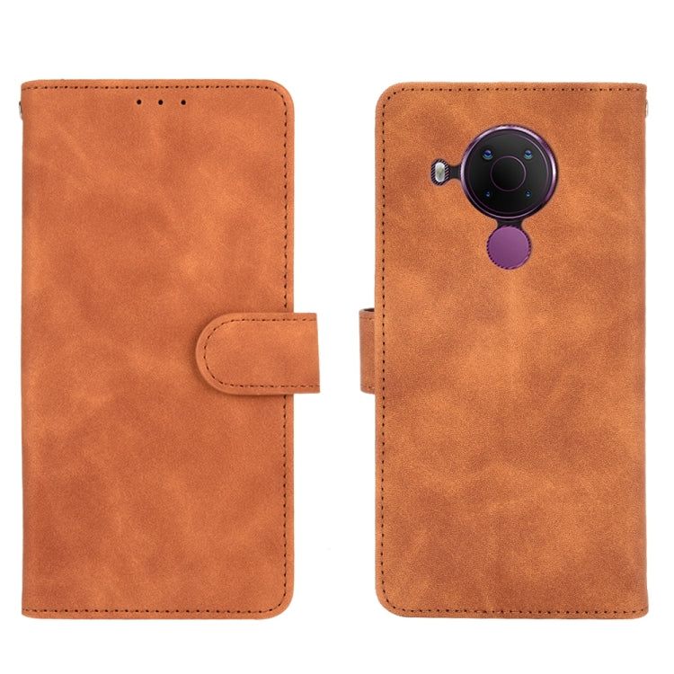 Para Nokia 5.4 Estuche de cuero PU con textura de piel de becerro abatible horizontal con hebilla magnética de color sólido con soporte, ranuras para tarjetas y billetera