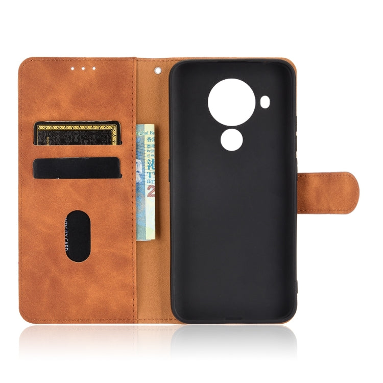 Para Nokia 5.4 Estuche de cuero PU con textura de piel de becerro abatible horizontal con hebilla magnética de color sólido con soporte, ranuras para tarjetas y billetera