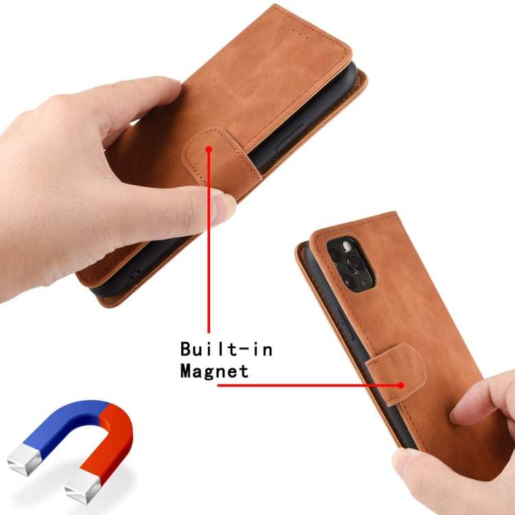 Para Motorola Moto E7 Power Color Sólido Siente Siente Hebilla Magnética Caja de cuero de la PU de la textura de la textura PU con el soporte y las tragamonedas y la cartera (marrón)
