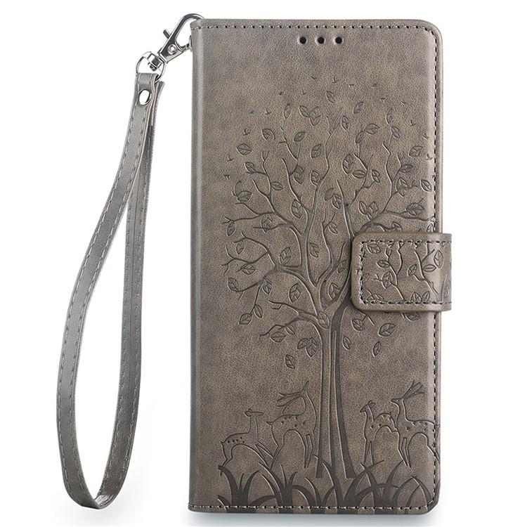 Funda de piel con relieve de árbol y ciervo para Samsung Galaxy F06 5G (gris)