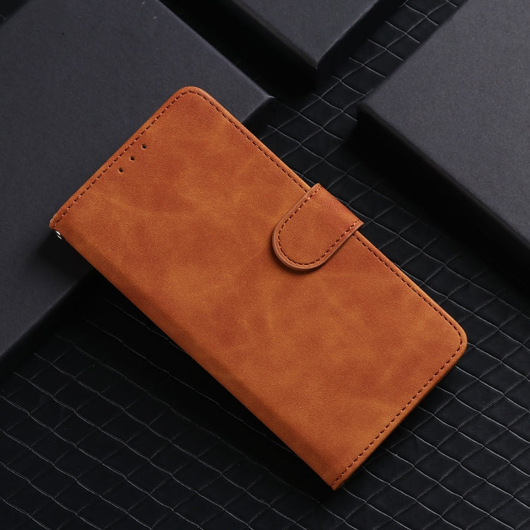 Funda de Cuero Itel S25 con Tapa Magnética y Tacto Piel (Marrón)