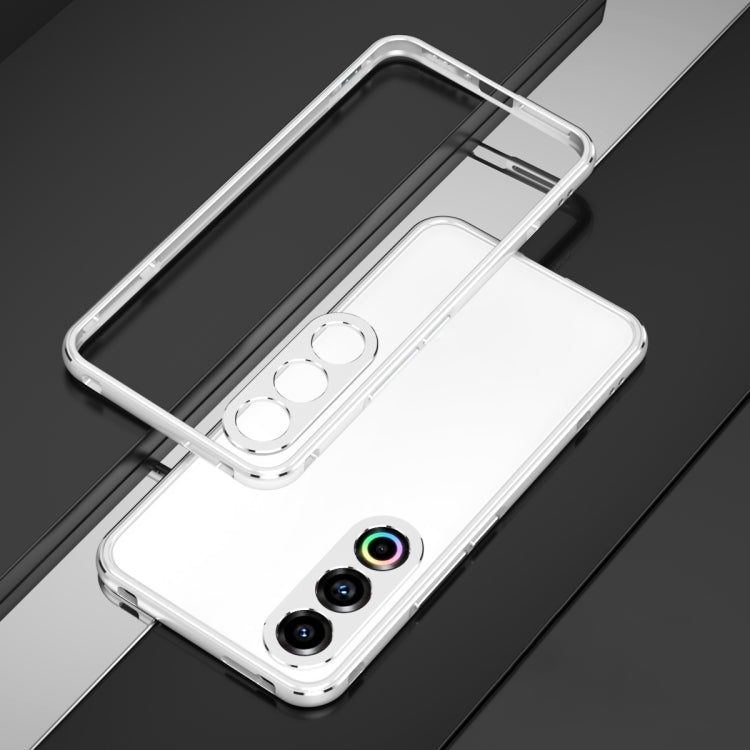 Protector de Lente y Funda con Marco de Metal para Meizu 21 Aurora (Plateado)