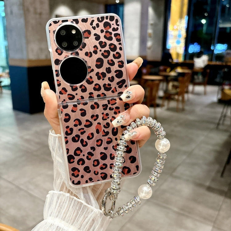 Funda para Teléfono Huawei Pocket 2 con Diseño de Leopardo y Plumas y Pulsera Integrada (Marrón)
