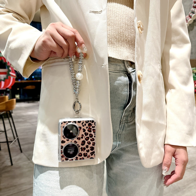 Funda para Teléfono Huawei Pocket 2 con Diseño de Leopardo y Plumas y Pulsera Integrada (Marrón)