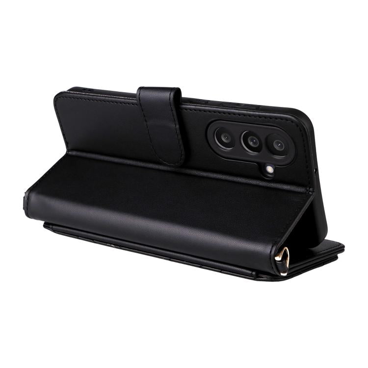 Funda de cuero multifuncional para Samsung Galaxy M56 5G con 6 ranuras para tarjetas y correa para la muñeca (negra)