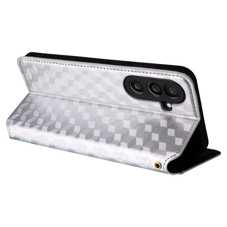 Funda de cuero con tapa y textura de cuadrícula cúbica para Samsung Galaxy M56 5G (plateada)