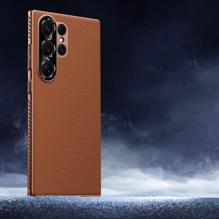 Funda híbrida de PC de cuero liso con protección suave y refrescante para Samsung Galaxy S25 Ultra 5G (marrón)