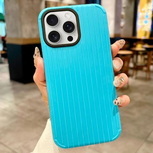 Funda MagSafe de cobertura total para iPhone 15 Pro Max con diseño inspirado en equipaje (azul claro)