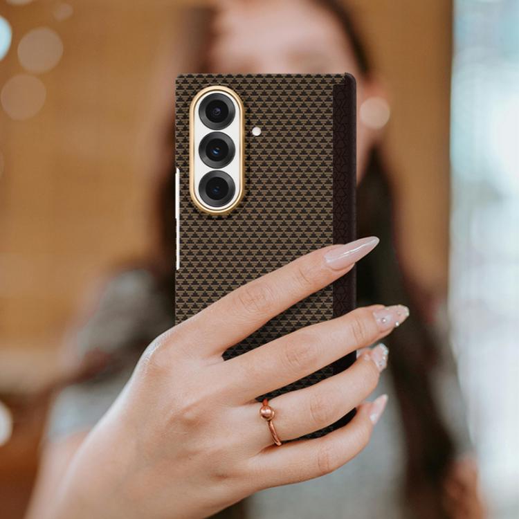 Funda con marco de metal y centro magnético de nanofibra MagSafe para Samsung Galaxy Z Fold7 5G (roja)