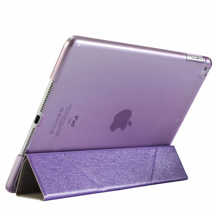 Funda de Cuero para iPad 9.7 (2018) y iPad 9.7 (2017) y iPad Air con Tapa de Deformación Horizontal y Textura de Seda (Púrpura)