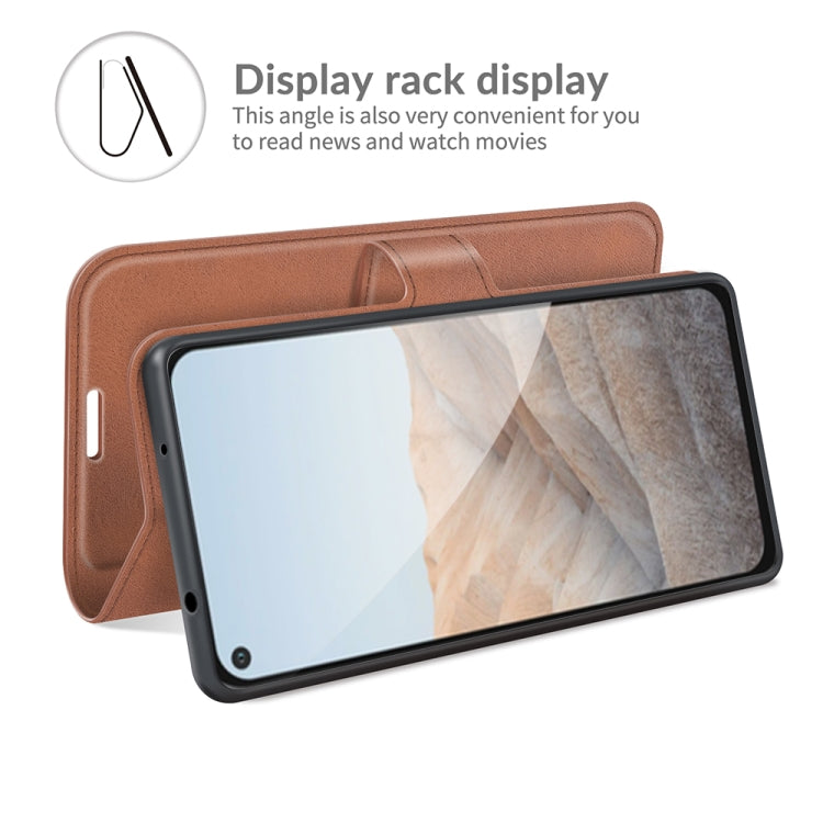 Para Google Pixel 5A Retro Becerro patrón Hebilla Horizontal Flip Funda de cuero con soporte y tragamonedas y billetera (marrón claro)