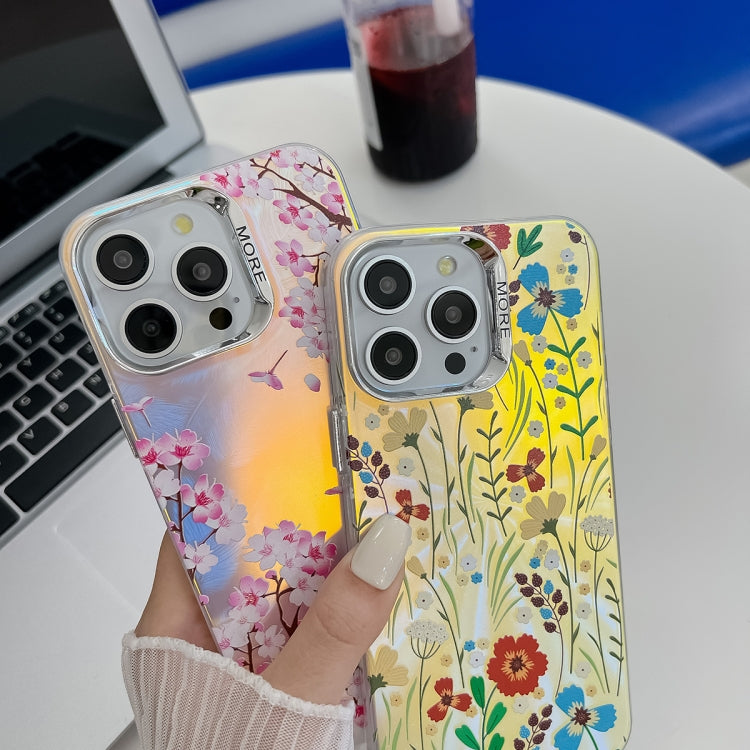 Caja de Teléfono TPU para iPhone 15 con Textura de Flor Láser Galvanizada (Hojas Ah12) - MOVILSTORE