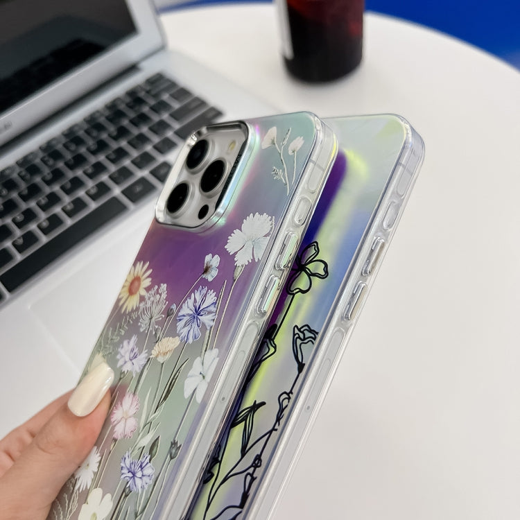 Caja de teléfono TPU para iPhone 15 con textura de flor láser y galvanoplastia (Flores Dibujadas Ah3) - MOVILSTORE