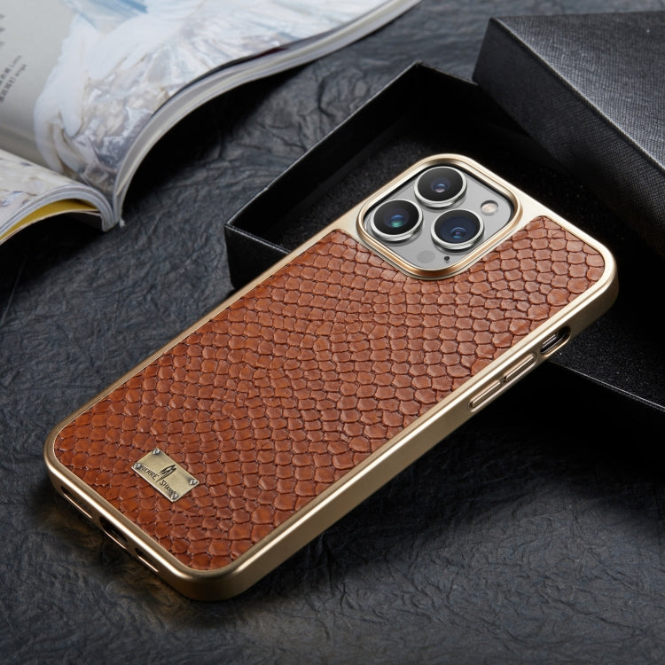 Para iPhone 15 Funda para Teléfono de Pu con Galvanoplastia con Textura de Serpiente Fierre Shann (Marrón) - MOVILSTORE